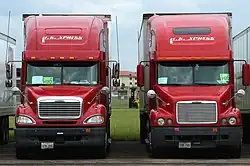 Un Century Class au coté d'un Columbia.