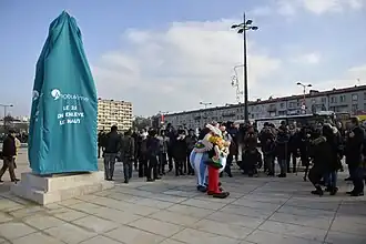 Inauguration de l'obélisque René Goscinny devant la gare d'Angoulême.