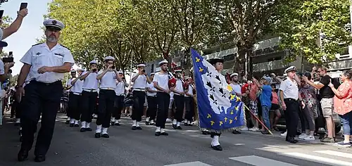 Bagad de Lann-Bihoué lors d'un défilé journalier.