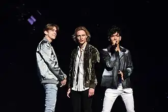 FO&O, interprétant Gotta Thing About You.