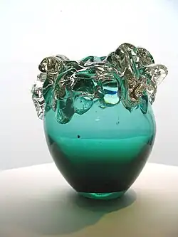 Vase en verre soufflé et cordons rapportés, 1997
