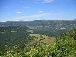 Le causse Méjean depuis Saint-Laurent-de-Trèves.