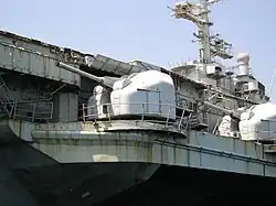 Modèle 64 sur le porte-avions Clemenceau.