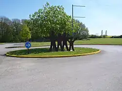 Sculpture à proximité de l'école.