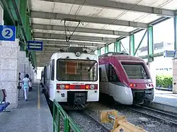 E86 ET 18 et Coradia Meridian ETi 8/8 403 dans la nouvelle gare de Trente.
