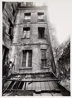 Ilôt insalubre n°16 (cour du n°16 de la rue Saint-Paul) en 1943.