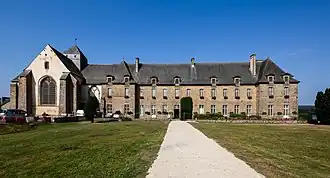 Abbaye de Paimpont : la façade.
