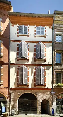 no&nbsp;22 : façade sur rue de l'hôtel de Labonne.