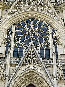 Sainte-Chapelle de Vincennes, façade achevée vers 1480.