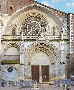 Portail de la façade ouest.