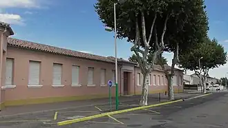 Façade principale du collège Joseph-Anglade de Lézignan-Corbières.