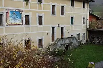 Façade sud de la bâtisse.