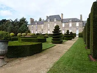 Façade sud du château et jardin de François Hébert-Stevens.