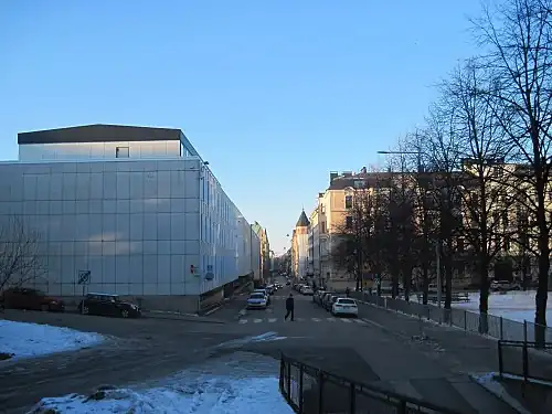 Fabianinkatu vue de son extrémité sud ; à gauche le Pääesikunta..