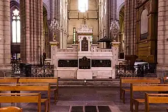 La face arrière du maître-autel.