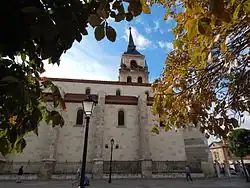 Façade latérale de la cathédrale.