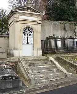 Mausolée familial du XIXe siècle.