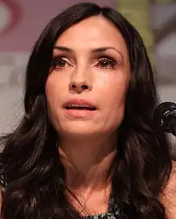 Famke Janssen interprète Olivia Godfrey.