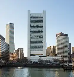 Vue d'un gratte-ciel en forme d'échelle.