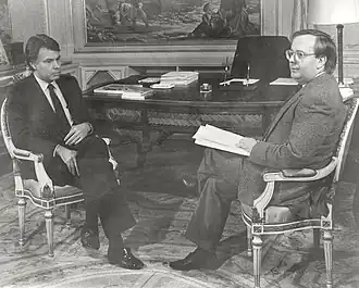 Le Président du gouvernement Felipe González interviewé par le journaliste Ramón Colom (es) pour Informe Semanal.