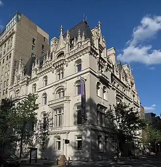 La demeure de Felix M. Warburg(en), New York, USA (1908).