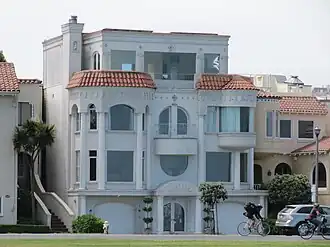 Fenêtre arquée sur la côte nord de San Francisco en 2013.