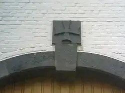 Croix de Malte sur le porche d'entrée