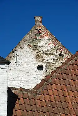 Pignon à épis de la grange de la ferme de Beaurieux.