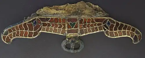 Fermoir d'aumônière, or, argent, grenat, verre et lapis-lazulis.