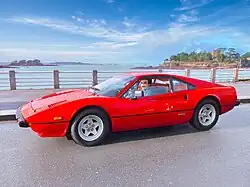 Une 308 GTB sur le Balcon d'Émeraude à Saint-Briac-sur-Mer.