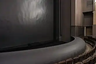 Fosse d'orchestre du Palais des festivals de Bayreuth vue depuis la salle.