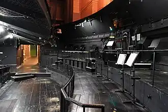 Intérieur de la fosse d'orchestre du Palais des festivals de Bayreuth.