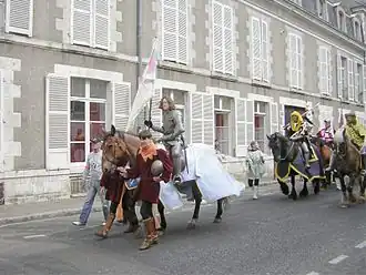 Défilé de l'édition 2007, avec Thaïs d’Arlot de Cumond dans le rôle de Jeanne d'Arc.