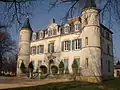 Le château qui abrite l'école de musique et le parc de l'Europe