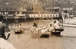 Une passe de joutes Lyonnaise lors de la finale de la Coupe de France organisée à l'écluse en 1972.