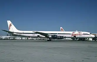 L'appareil impliqué dans l'accident (N27UA), ici photographié à l'aéroport international de Miami en février 1996.