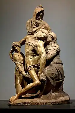 Image d'une sculpture dont les personnages sont représentés dans une composition pyramidale. Un personnage porte dans ses bras le Christ représenté comme une figure serpentine, aidé par la Vierge Marie à droite et Marie-Madeleine à gauche.