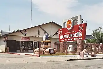 Site du premier McDonald's de 1940, de San Bernardino en Californie, dont il subsiste peu de chose