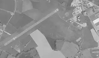 Aérodrome de Flers le 05 mai 1990 avec sa piste enrobée 06/24