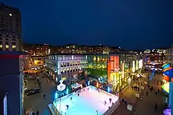 Patinoire temporaire installée à l'Esplanade du Flon, hiver 2016.