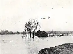 Inondations artificielles créées pour empêcher l'avancée allemande.