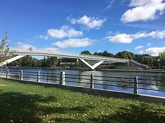 La passerelle Flora enjambant le Canal Rideau