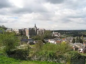 Vue sur l'ancienne abbaye et le village de Floreffe