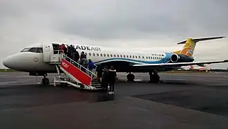 Fokker 100 de Trade Air à Nantes en 2017.