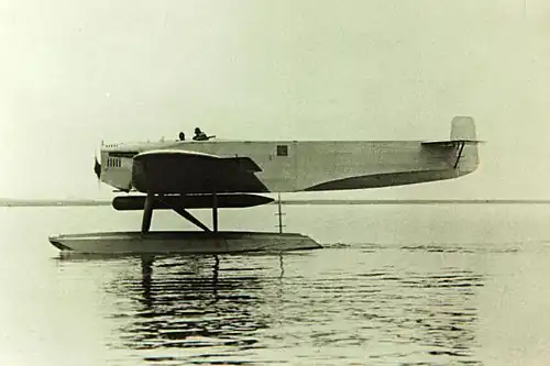 Hydravion bombardier Fokker T.III armé d’une torpille aérienne dans les années 1920