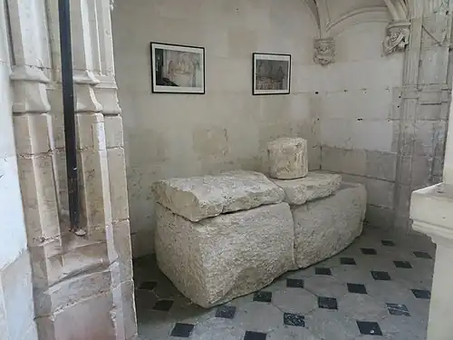 Enfeu où se trouvait le mise au tombeau.