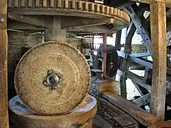 La ribe et les engrenages de l'huilerie de Fondremand
