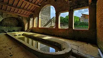 Le lavoir de la source de la Romaine.