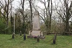 Monuments aux morts des deux Guerres mondiales et de la Guerre d'Indochine.
