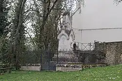 Monument aux morts des combats de 1871.